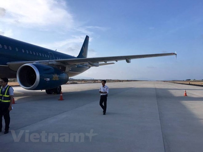 Chiếc máy bay của hãng hàng không Vietnam Airlines hạ cánh nhầm đường bay chưa khai thác được xem là sự cố nghiêm trọng (mức B) chỉ sau tai nạn (mức A). Ảnh: TTXVN.