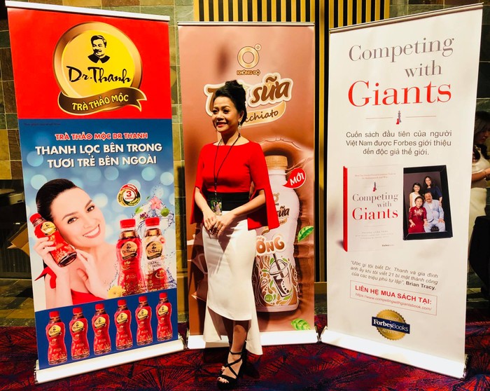 Tác giả Trần Phương Uyên trong buổi lễ ra mắt cuốn sách &quot;Competing with Giants” tại Nhà hát lớn Hà Nội. Anh: K.H