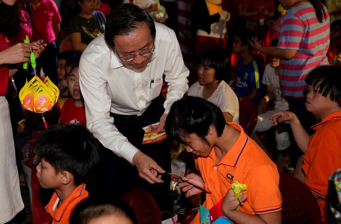 Ông Đỗ Xuân Quang – Phó tổng giám đốc Vietjet dành nhiều lời động viên và tin rẳng các em sẽ có tương lai tốt đẹp hơn với sự quan tâm của xã hội, cộng đồng.