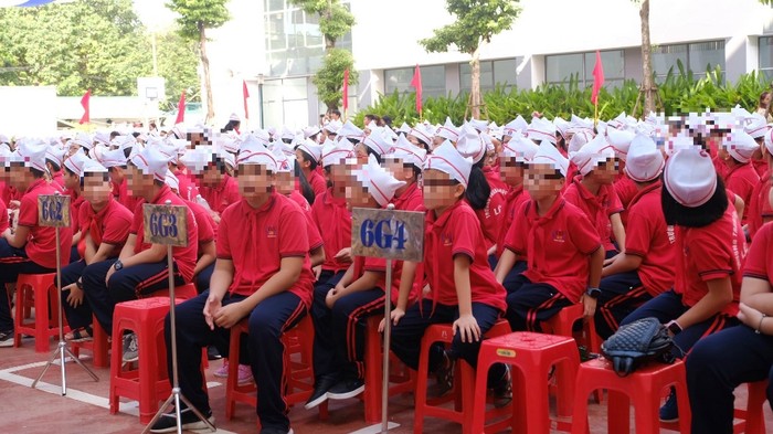 Có nhiều phụ huynh khối 6 Trường trung học cơ sở Lê Lợi đã đóng tiền ủng hộ giáo viên 480-600 ngàn đồng cho học thêm tháng 9. Ảnh: NVCC.