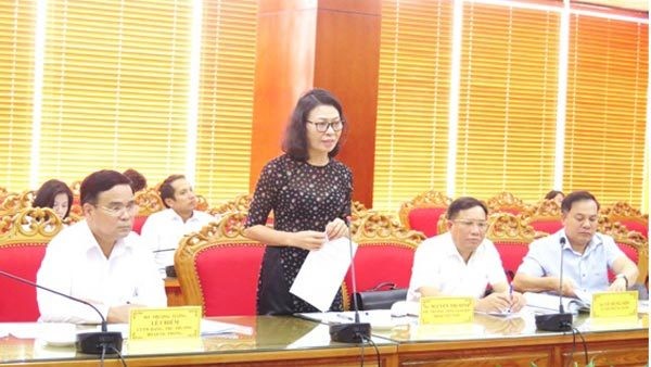 Thứ trưởng, Tổng Giám đốc Bảo hiểm xã hội Việt Nam Nguyễn Thị Minh phát biểu tại buổi làm việc.