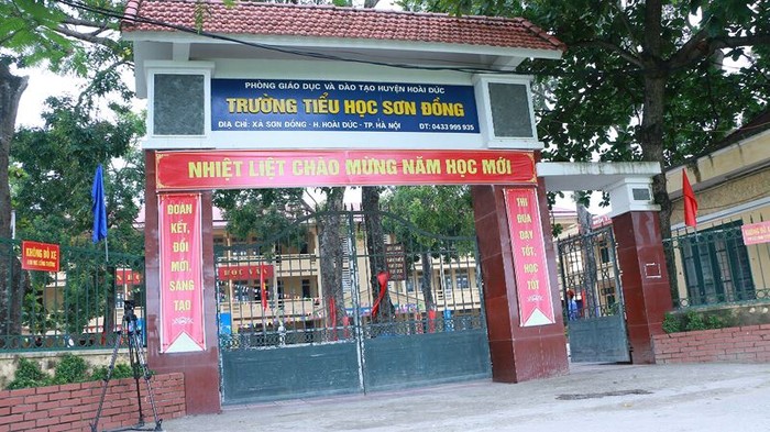 Sau nhiều ngày phụ huynh phản ánh nhiều khoản thu vô lý tại Trường tiểu học Sơn Đồng, Hiệu trưởng nhà trường đã bị kỷ luật bằng hình thức Cảnh cáo. Ảnh: ĐT.