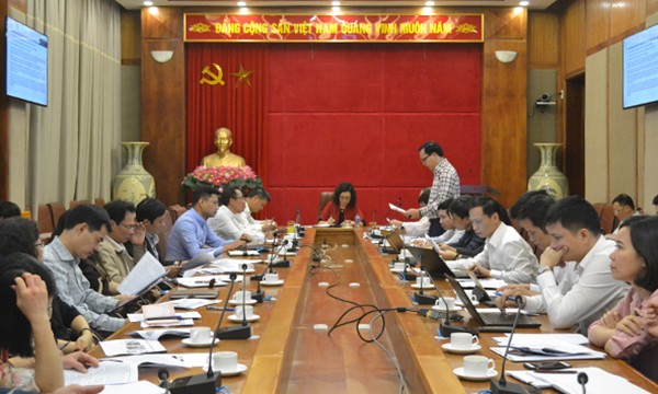 Thứ trưởng, Tổng giám đốc Nguyễn Thị Minh chủ trì hội nghị.