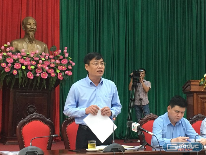 Ông Đặng Đức Quỳnh - Phó Chủ tịch huyện Thanh Trì cho biết, một số khoản thu tại Trường Tiểu học Tả Thanh Oai không phải do ban giám hiệu nhà trường đặt ra. Ảnh: Vũ Phương.