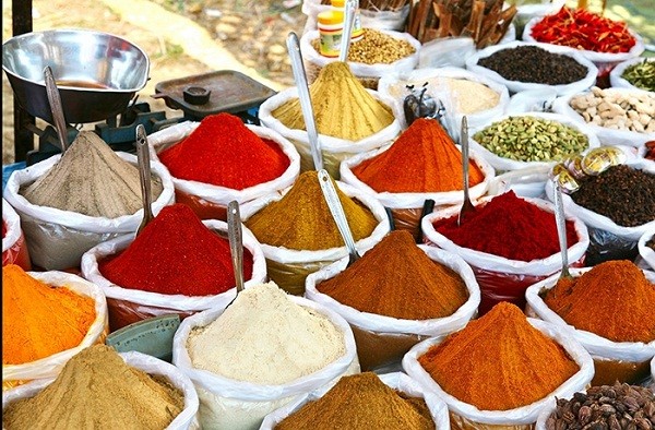 Rất nhiều thực phẩm nhuộm màu bán tràn lan ở các chợ nhưng không rõ nguồn gốc.