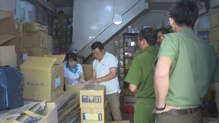 Cơ quan chức năng bắt giữ lô thuốc tây không rõ nguồn gốc tại tỉnh Đắc LắK trong năm 2018.