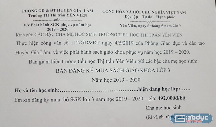 Bộ sách giáo khoa cơ bản chỉ có giá 58.000 đồng/bộ, nhưng Trường tiểu học thị trấn Yên Viên có giá gần 500.000 đồng/bộ. Ảnh: NVCC.