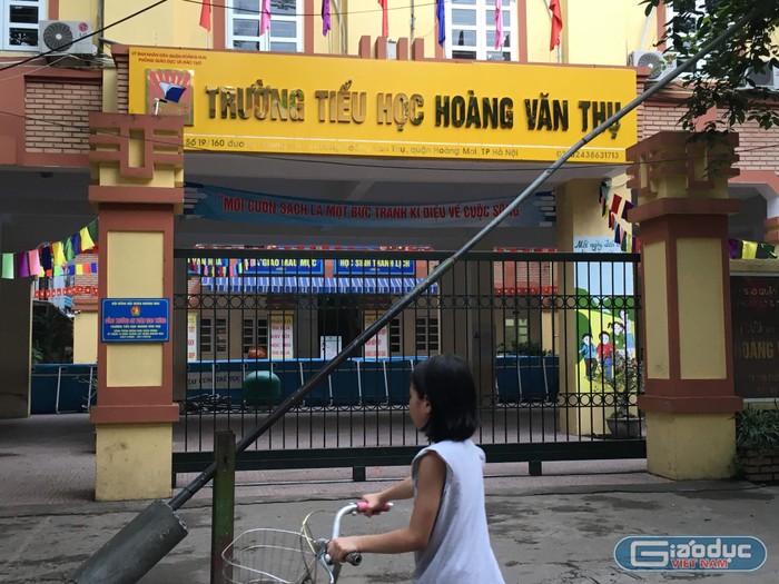 Bộ sách lớp 5 của học sinh mua của Trường tiểu học Hoàng Văn Thụ (Hoàng Mai, Hà Nội) có giá lên đến 745.000 đồng. Ảnh: Vũ Phương.