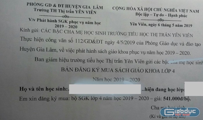 Một thông báo đăng ký mua sách gửi phụ huynh Trường tiểu học thị trấn Yên Viên gây bức xúc. Ảnh: NVCC.