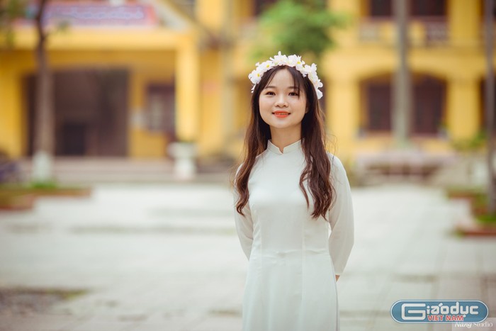 Nữ thủ khoa khối A tỉnh Bắc Ninh muốn trở thành doanh nhân giàu có để giúp đỡ người nghèo. Ảnh: NVCC.