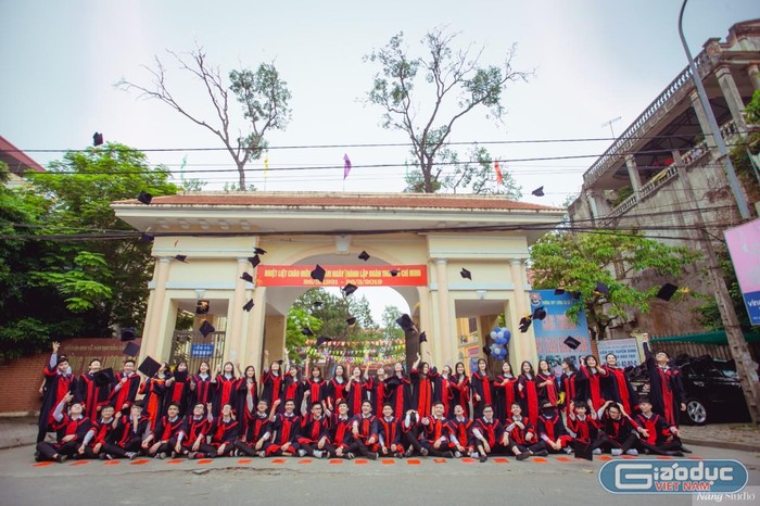 Là một trường làng, không đi học thêm, lớp Vũ Quốc Phong tự hào có em và một bạn nữ có điểm số khối A đứng đầu tỉnh Bắc Ninh và nằm trong TOP thí sinh cả nước. Nhiều bạn khác cũng đạt điểm trên 20 các khối thi kỳ thi quốc gia 2019. Ảnh: NVCC.