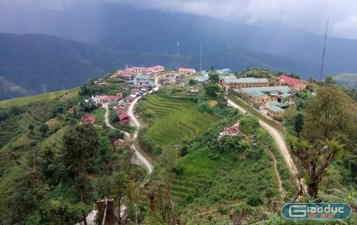 Trường Phổ thông dân tộc bán trú Trung học cơ sở Thu Lũm nằm trên đỉnh núi, nằm sát biên giới Việt - Trung.