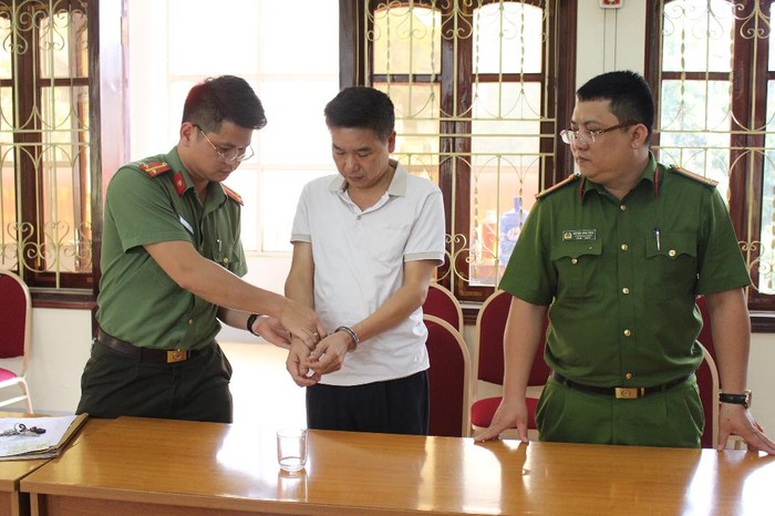 Cơ quan An ninh điều tra ra lệnh bắt bị can để tạm giam đối với Trần Xuân Yến, nguyên Phó Giám đốc Sở Giáo dục và đào tạo tỉnh Sơn La. Ảnh: Bộ Công an.