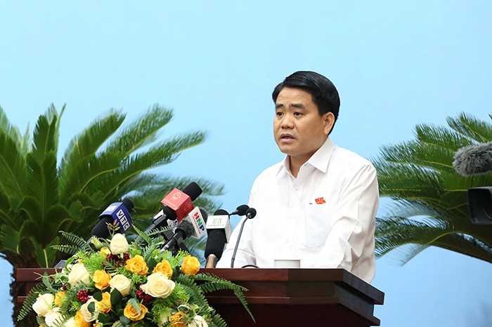 Chủ tịch Ủy ban nhân dân Thành phố Hà Nội Nguyễn Đức Chung phát biểu giải trình tại phiên họp.