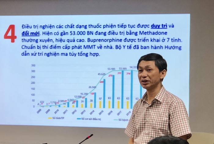Phó Giáo sư - Tiến sĩ Nguyễn Hoàng Long thông tin tại buổi gặp mặt báo chí.