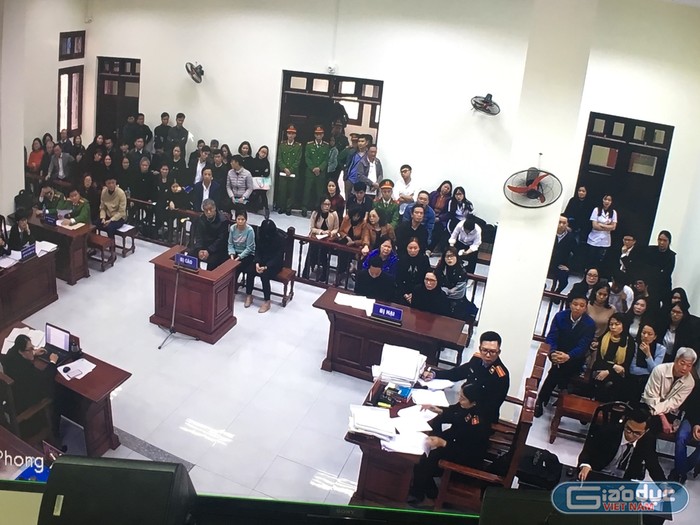 Viện kiểm sát đề nghị hội đồng xét xử tuyên phạt các bị cáo mức án cao nhất dành cho người đưa đón trẻ Nguyễn Bích Quy. Ảnh: V.P.