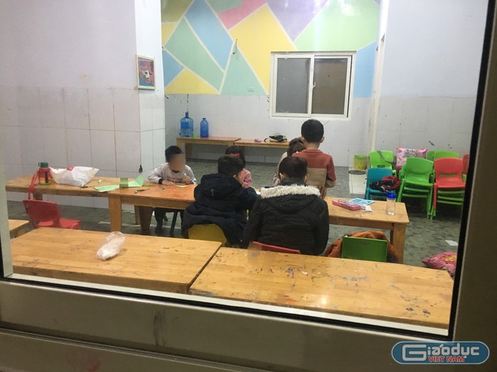 Một lớp học bán trú tại khu đô thị Linh Đàm trông trẻ ngày đầu tiên học sinh Hà Nội được nghỉ học 3/2 do dịch Corona. Ảnh: Vũ Phương.