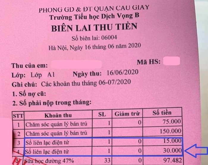 Tại Trường Tiểu học Dịch Vọng B (quận Cầu Giấy), phụ huynh cũng tham gia sổ liên lạc điện tử mức phí 30.000 đồng/tháng.