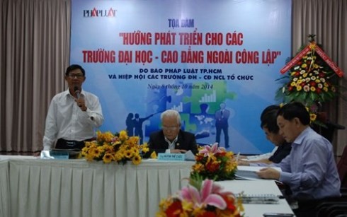 TS Nguyễn Đức Nghĩa - Phó Giám đốc ĐHQG TP.HCM phát biểu tại buổi tọa đàm (Ảnh: PLO)