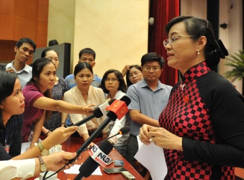 Bà Nguyễn Thị Quyết Tâm - Chủ tịch HĐND TP.HCM trả lời báo giới sau khi công bố kết quả lấy phiếu tín nhiệm (Ảnh: SGGP)