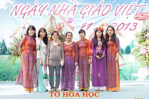 Các giáo viên tổ Hóa - trường THPT Nguyễn Hữu Tiến, huyện Hóc Môn, TP.HCM (ảnh: website trường)