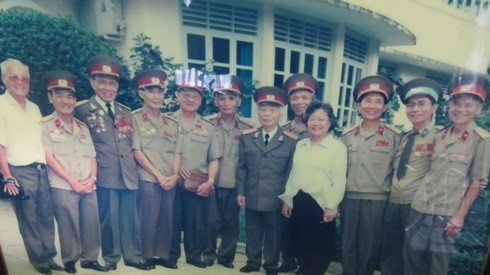 Đại tướng Võ Nguyên Giáp và phu nhân trong một lần về thăm các cựu quân nhân Bộ đội Trường Sơn ở TP.HCM (ảnh tư liệu)