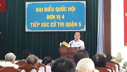 Bí thư Thành ủy TP.HCM Lê Thanh Hải tiếp xúc cử tri Q.5 trước khi kỳ họp Quốc hội bắt đầu (Ảnh: T.Q)