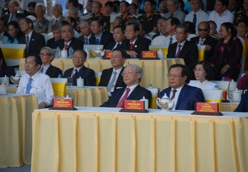 Tổng Bí thư Nguyễn Phú Trọng và lãnh đạo Đảng dự lễ khánh thành tượng đài Chủ tịch Hồ Chí Minh (Ảnh: T.Q)
