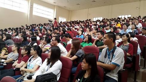 Chương trình tổ chức tại trường ĐH Khoa học Xã hội và Nhân văn TP.HCM thu hút hàng ngàn sinh viên tham dự (Ảnh: T.Q)
