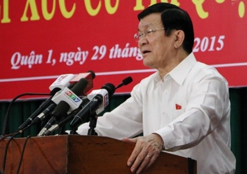 Chủ tịch nước Trương Tấn Sang phát biểu với cử tri Q.1, TP.HCM (ảnh: Báo dân trí)