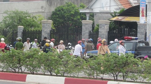 Người dân tỉnh Bình Phước vẫn đang rất xôn xao, nóng lòng chờ đợi kết quả điều tra (ảnh: Thế Quân)