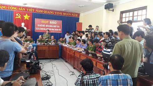 Quang cảnh buổi họp báo thông tin vụ thảm sát vừa diễn ra tại huyện Chơn Thành - tỉnh Bình Phước (Ảnh: Thế Quân)