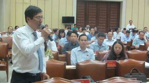 Đại biểu Lâm Thiếu Quân phát biểu tại phiên thảo luận tổ chiều ngày 28/7 (ảnh: Thế Quân)