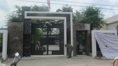 Hiện trường căn biệt thự xảy ra vụ thảm sát khiến 6 người tử vong ở Bình Phước (ảnh: T.Q)
