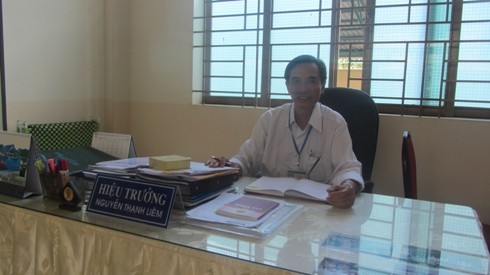 Hiệu trưởng trường Tân Tạo - ông Nguyễn Thanh Liêm trong buổi làm việc với phóng viên (ảnh: T.Q)
