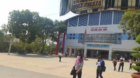 Học sinh trường THPT Nguyễn Hữu Tiến trong giờ ra về (ảnh minh họa của P.L)