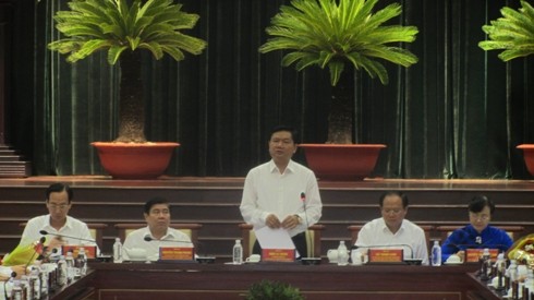 Bí thư Thành ủy TP.HCM Đinh La Thăng phát biểu khai mạc buổi gặp gỡ cộng đồng doanh nghiệp (ảnh: P.L)