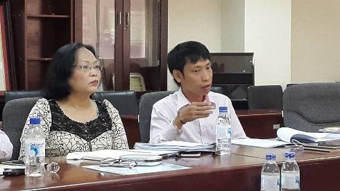 Cô Tạ Thị Kiều An - Hiệu phó phụ trách trường Hùng Vương trả lời báo chí những vấn đề liên quan tới trường (ảnh: P.L)