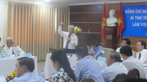 PGS.TS. Phan Thanh Bình báo cáo tại buổi làm việc (ảnh: P.L)
