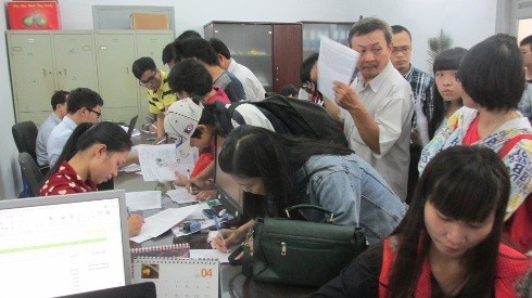 Thí sinh nộp hồ sơ thi quốc gia tại TP.Hồ Chí Minh năm 2015 (Ảnh: Dân trí)
