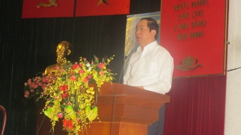 Chủ tịch nước Trần Đại Quang phát biểu với đông đảo cử tri quận 3 vào sáng ngày 10/5 (Ảnh: P.L)