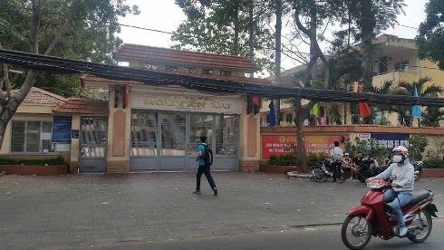 Trường trung học phổ thông Nguyễn Du, quận 10, nơi xảy ra sự việc (ảnh: P.L)