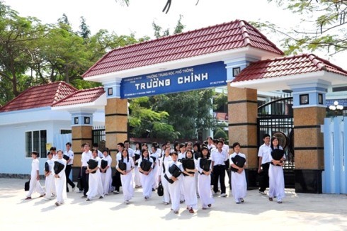 Là trường học 2 buổi, nhưng Trường trung học phổ thông Trường Chinh vẫn tổ chức ôn tập hè (ảnh: website trường)