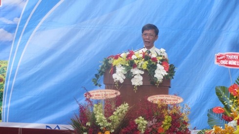 Bí thư Quận ủy quận 1 Huỳnh Thanh Hải đọc thư chúc mừng năm học mới của Chủ tịch nước (ảnh: P.L)