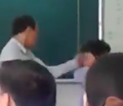 Hành động đánh thẳng vào mặt học sinh của thầy A. được clip ghi lại (ảnh cắt từ clip)