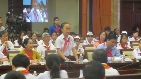 Học sinh của TP.Hồ Chí Minh phản ánh các ý kiến thiết thực tới lãnh đạo tại buổi gặp gỡ (ảnh: P.L)