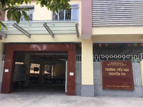 Trường tiểu học Nguyễn Thi, quận 11, nơi xảy ra vụ cô Hiệu phó cầm thước đánh học sinh (ảnh: P.L)