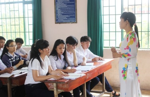 Học sinh lớp 12 ôn tập tại Trường trung học Long Phước, huyện Long Thành, Đồng Nai (ảnh: Báo Đồng Nai)