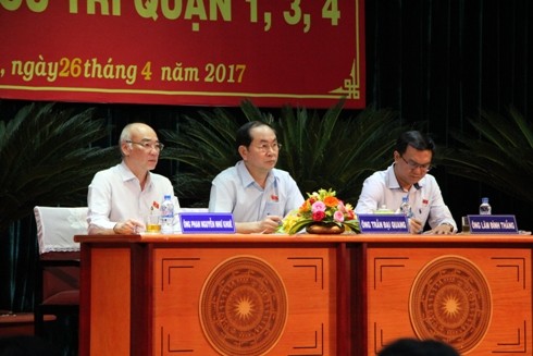 Chủ tịch nước Trần Đại Quang và các đại biểu Quốc hội thuộc tổ đại biểu số 1 (ảnh: P.L)