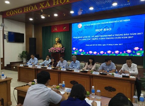 Buổi họp báo về tình hình kinh tế xã hội 6 tháng đầu năm của Thành phố Hồ Chí Minh (ảnh: P.L)